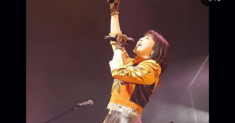 「私がオバさんになっても」56歳・森高千里、新ミニスカ衣装披露 美太もも際立ち「ただただかわいい…」