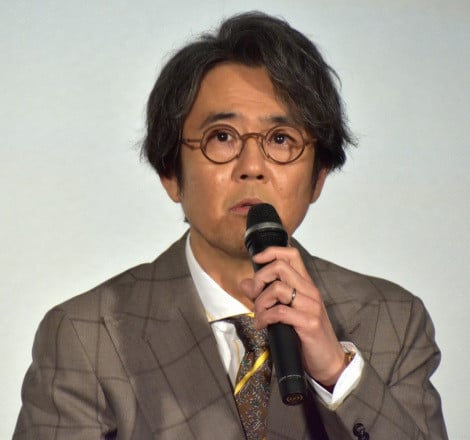 岡部たかし“妻&娘”との家族ショットに反響「素敵」「奥様も娘さんも美人ですね」