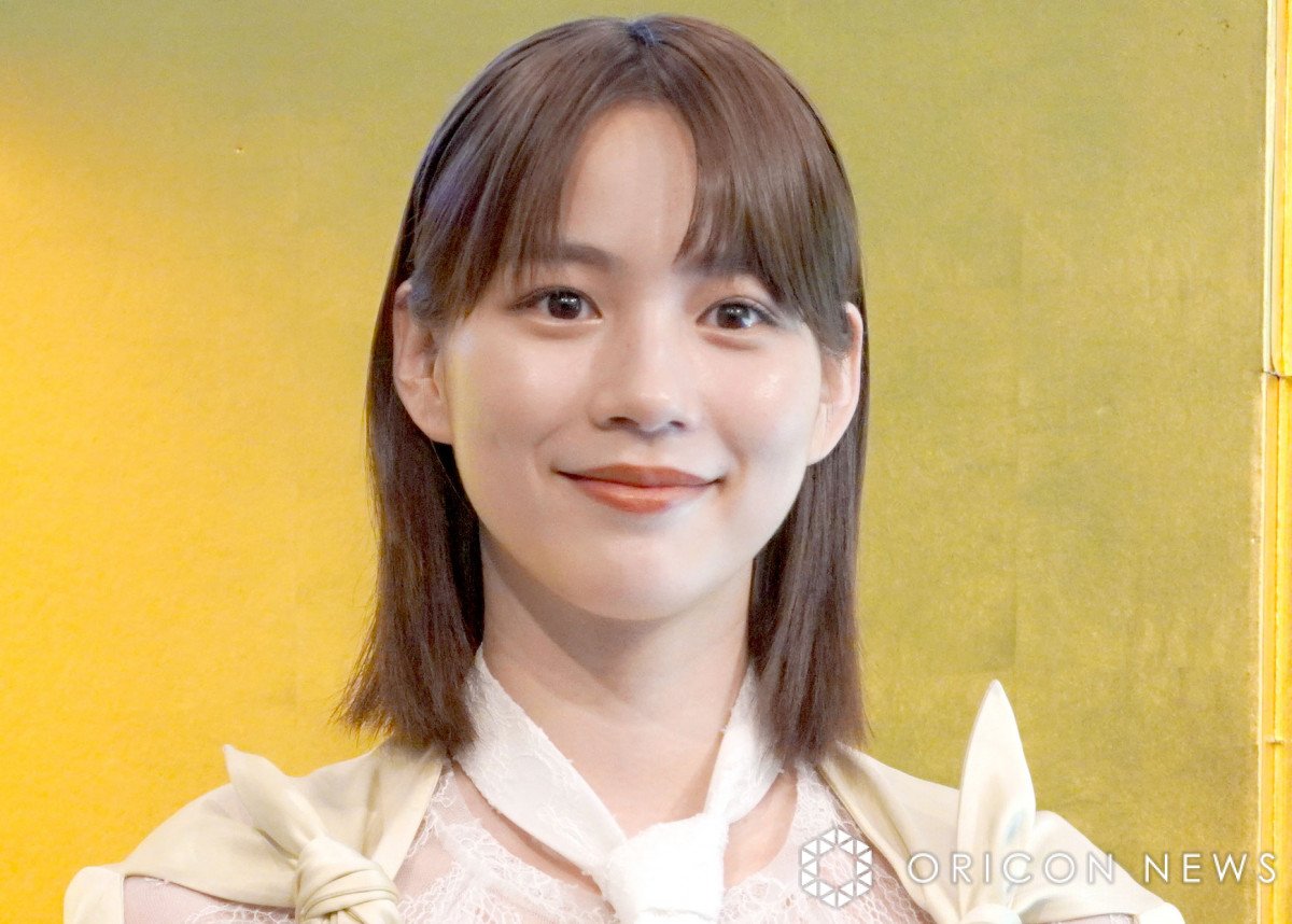 のん、ピチピチのホットパンツ姿に反響 「凄く攻めた姿」「別人のよう」海外で印象がらり