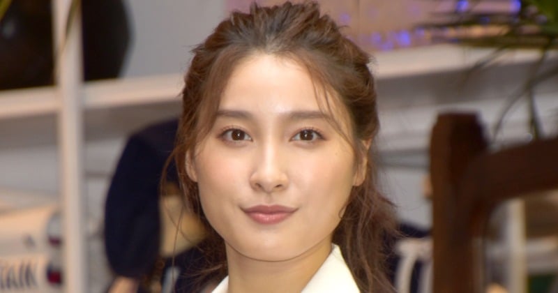 土屋太鳳、“息子”と寄り添いオフショット「笑顔が可愛すぎます」「素敵な写真」