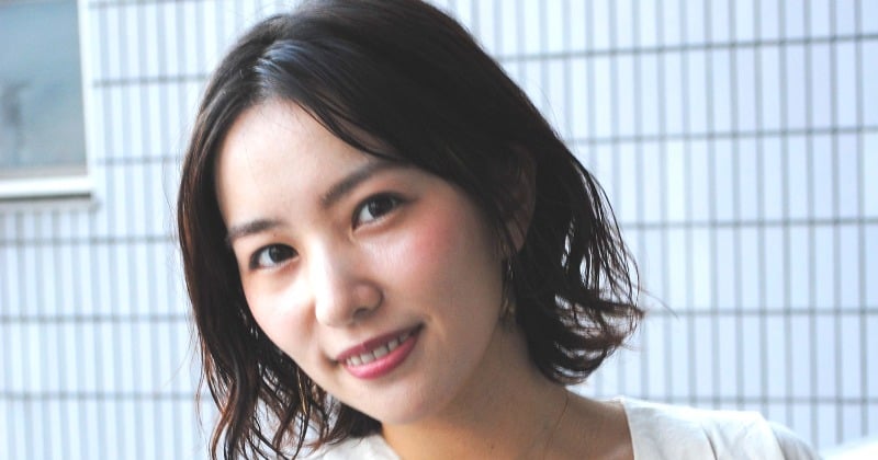 徳永えり “娘”とソファでくつろぎオフショット「仲良し母娘…」