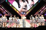 AKB48、OG・高橋みなみが公演にサプライズ登場& 20周年応援総団長に就任「こんなオファーの仕方あんの!?」 