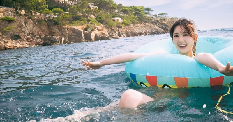 乃木坂46筒井あやめ、地中海を優雅に泳ぐ「最初は海に吸い込まれそうで
