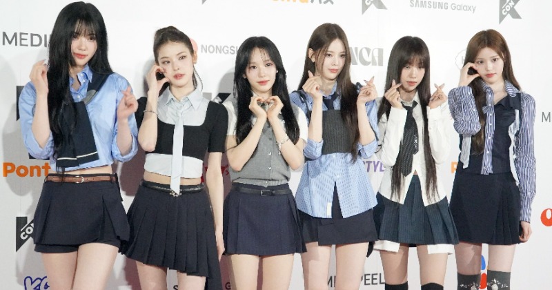 KCON】izna、キュート×さわやかな制服ルックで魅了 | オリコンニュース