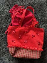 �k��i�q�u���͐��F�ƁA�Z�[���[�}�[�Y�̐F�Ȃ̂ŐԂ��D���A�ƌ����Ă��܂��v�i�ʐ^��X ��KKeiko_official ���j 