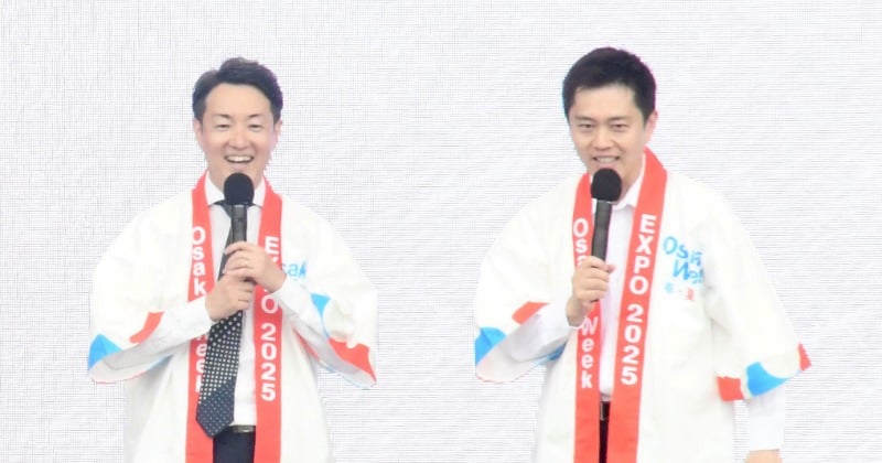 吉村府知事と横山市長が万博ステージで“漫才”さながら 「吉村うちわ」持つファンも…雨が降り出す