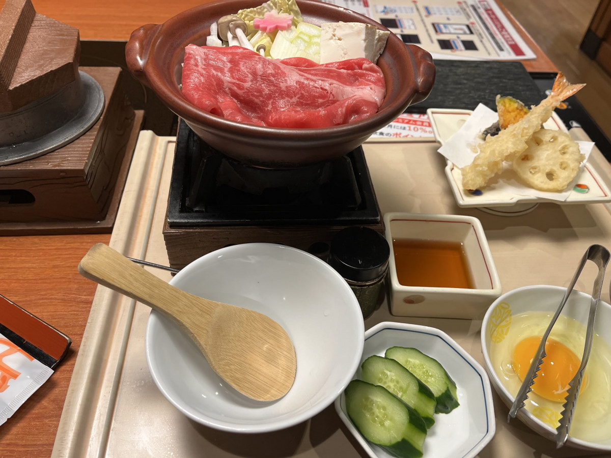 投資家”桐谷さん、優待券で爆食い！豪華な食事に大反響「この