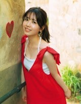 乃木坂46筒井あやめ、1st写真集の裏表紙4種公開 さまざまな衣装を