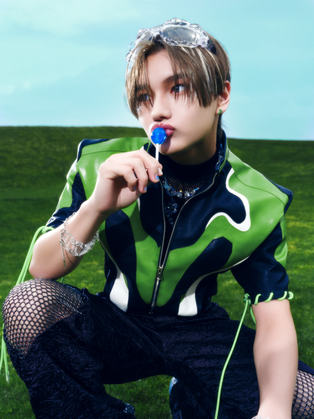 v(GAKU) 