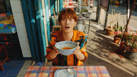  Man -  Man 向井康二 YumYum POP Yum Yum ラーメン ポスター Snow Man向井康二 非売品 - メルカリ