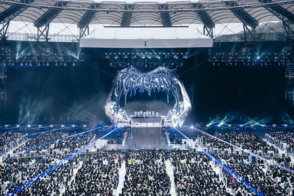 ÉGRpX^WAŁwStray kids World Tour xJÂStray Kids Be:cY 