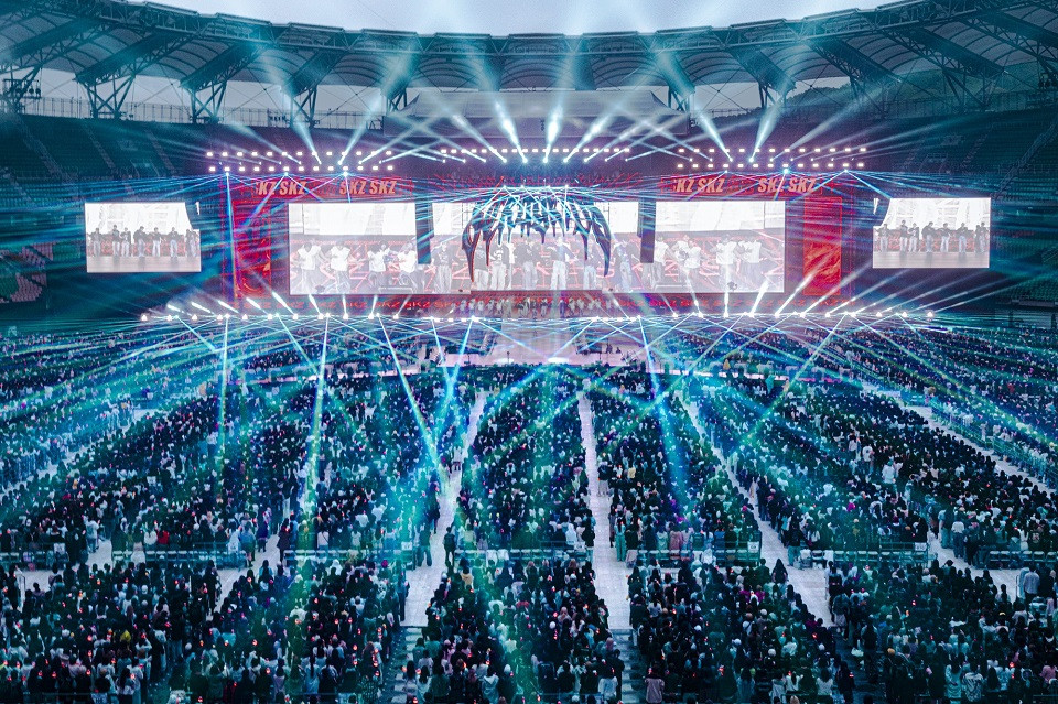 ÉGRpX^WAŁwStray kids World Tour xJÂStray Kids Be:cY 