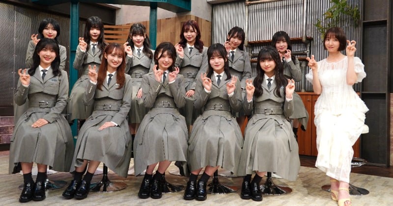 秋元康氏プロデュースアイドルグループ・WHITE SCORPION、”先輩”篠田麻里子から学ぶ「秋元先生がじゃがりこ好き」
