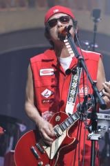 ユニコーン、奥田民生の還暦祝うスペシャルライブ『Let’s チリチリタミー』開催　笑いと感動あふれるバースデー公演に 