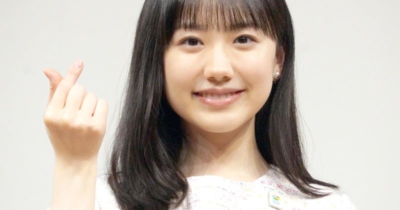 新聞広告.20 芦田愛菜 芦田愛菜、20歳をむかえすっかり大人な表情に！聡明さを感じる