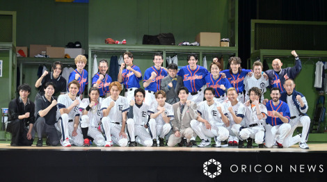 舞台『「Take Me Out」2025』初日前会見に登壇した（前列左から）藤田俊太郎氏、本間健太、玲央バルトナー、加藤良輔、渡辺大、原嘉孝、三浦涼介、玉置玲央、章平、小柳心、陳内将、辛源、田中茂弘（後列左から）大平祐輝、小山うぃる、岩崎MARK雄大、近藤頌利、坂井友秋、富岡晃一郎、野村祐希、安楽信顕、島田隆誠、宮下涼太、KENTARO （C）ORICON NewS inc. 