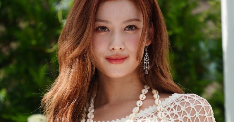 【Ralph Lauren】TWICE・SANA、透け感たっぷり手編み風ニットワンピで美スタイルあらわ