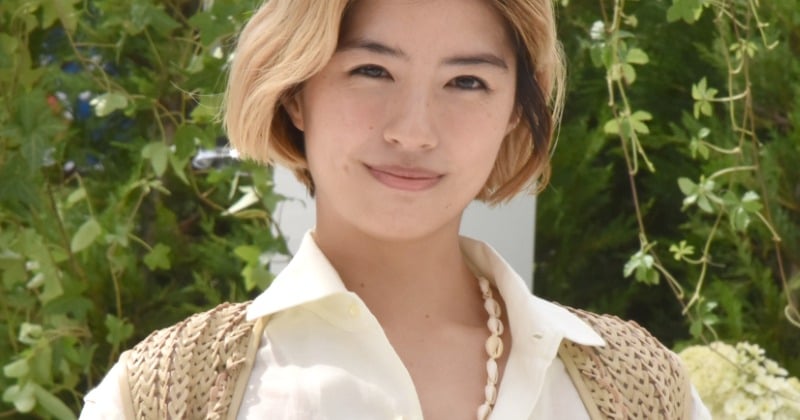 【Ralph Lauren】佐久間由衣、ハーフパンツから美脚すらり 金髪にあわせたワントーンコーデで登場