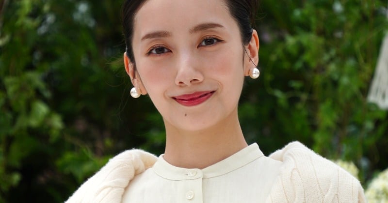 【Ralph Lauren】波瑠、アップスタイルでニュアンスホワイトコーデを上品に着こなす 訪れたいのはスイス「癒やされたい」