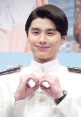 乃木坂46・小川彩、9歳の写真公開＆兄とのエピソード披露 観客も