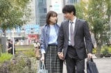 まき(松井愛莉)、テーブルに離婚届と結婚指輪 『子宮恋愛』新場面写真公開 
