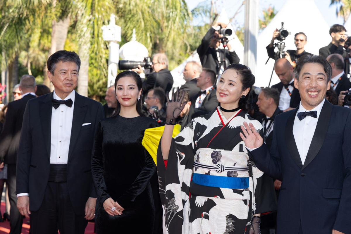 78JkۉfՂ̃bhJ[ybgɓoꂵfwRȂ݂̌x()OYFaALAgcrAΐcē(C)Kazuko Wakayama 