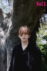 見る美容液“山田涼介、自然の中で儚く、凛々しくたたずむ…『VOCE』人気