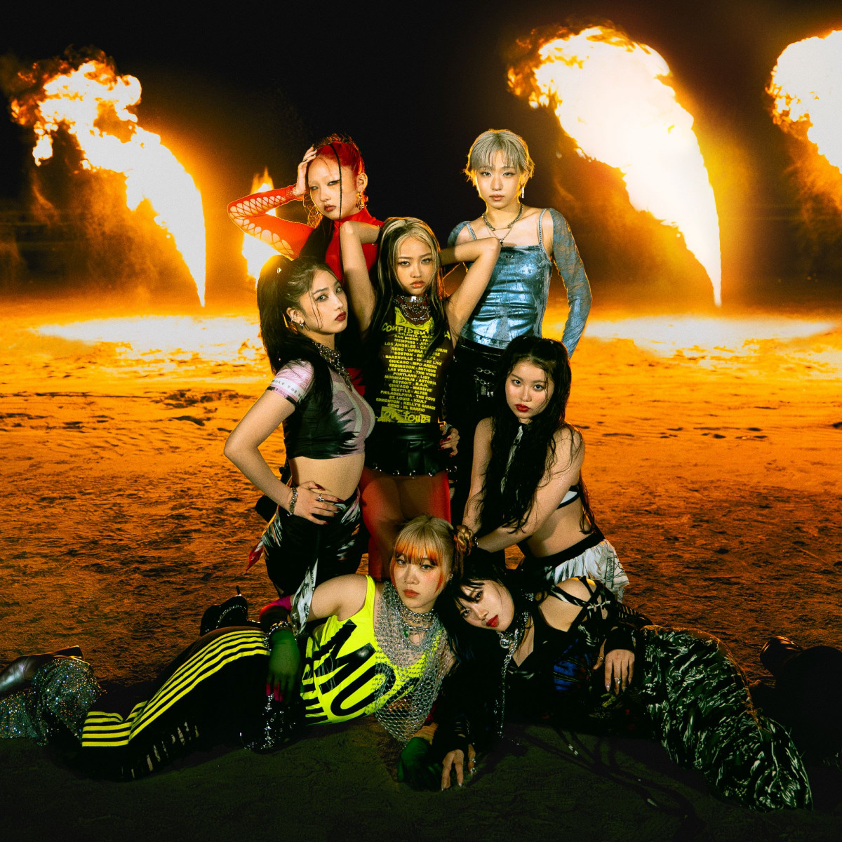 HANA、燃え上がる炎に囲まれた新ビジュアル公開 CHIKA、YURIが