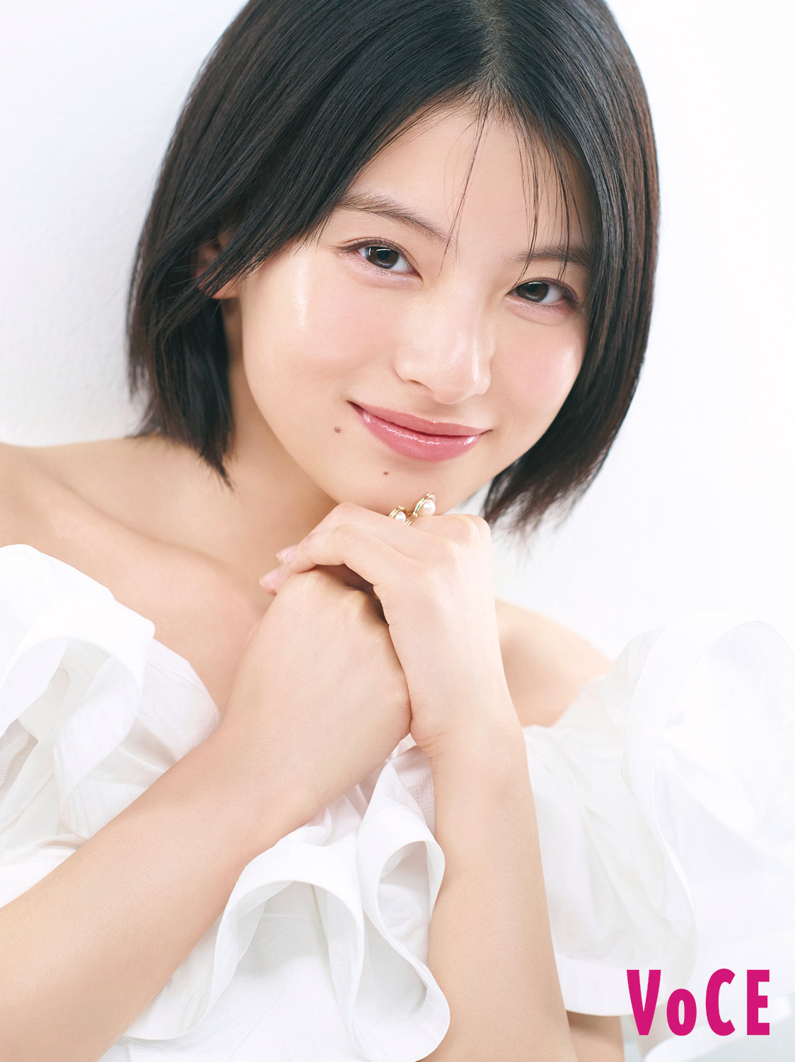 23歳・出口夏希、透明感抜群のビジュアル 『VOCE』3パターン表紙飾る