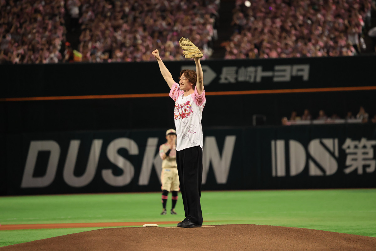 wsNtf[2025x3ڂ̎nɓoꂷKis-My-Ft2̋{cr (C)SoftBank HAWKS 