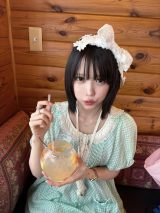 あのちゃん、「昔母が買ってくれた」ミニワンピ姿を披露「物持ちいい