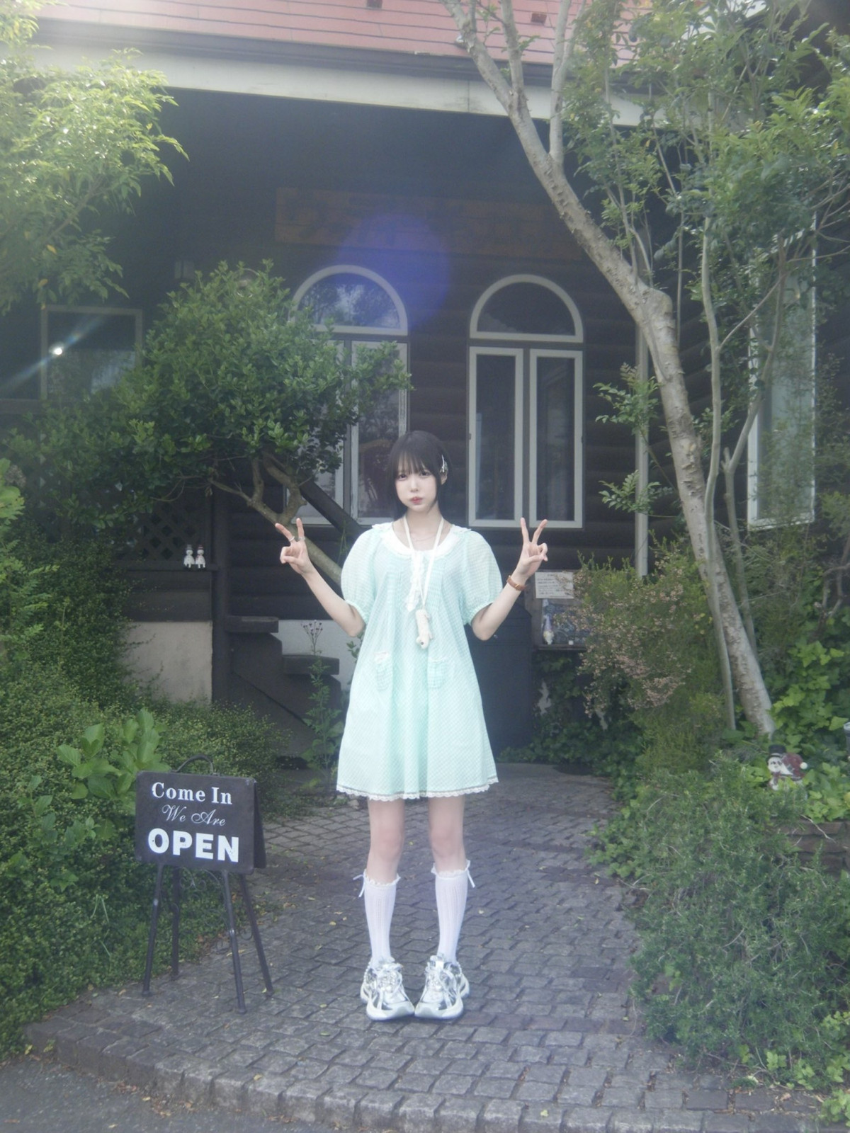 画像・写真 | あのちゃん、「昔母が買ってくれた」ミニワンピ姿を披露