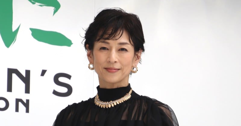 鈴木保奈美、”透け感”艶やかなブラックドレス披露 親交ある作家の生き様学び「心打たれた」