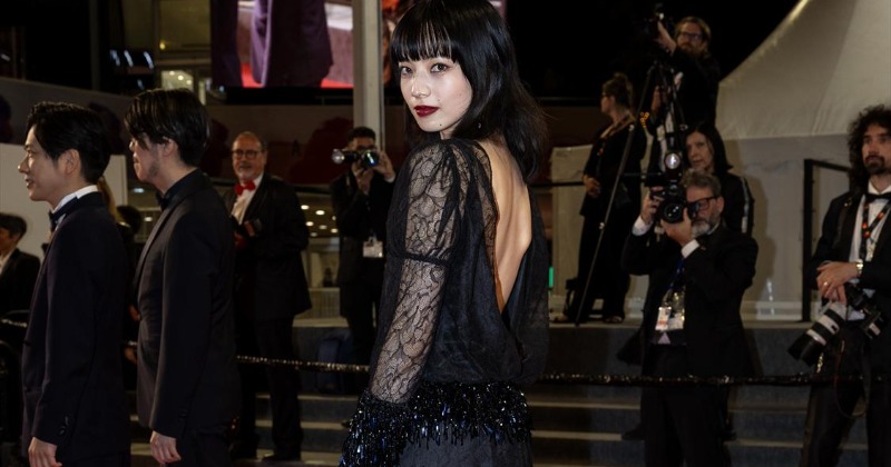 小松菜奈、シャネルのドレスからのぞく美背中でカンヌを魅了 拍手喝采