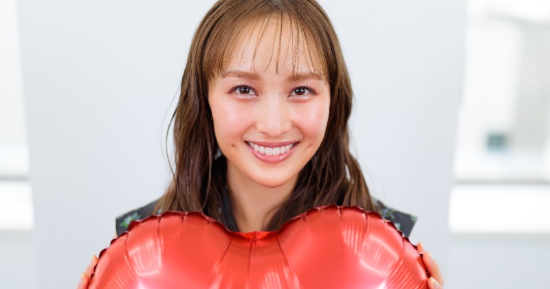 百田夏菜子、“オールバック×肩出し”で印象ガラリ「びっくりした」「おでこぴっかぴか!!」