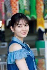 日向坂46小坂菜緒、心機一転のひとり旅グラビアでキラキラ笑顔