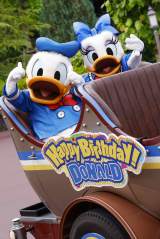 ドナルドダックの誕生日をお祝い！TDLの“ドナパル”が特別演出に