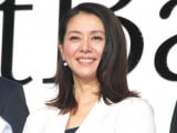 小泉今日子、“母親”と2ショットで笑顔「美人な母娘」「スゴくいい親子ツーショット」「まさにぴったり」 