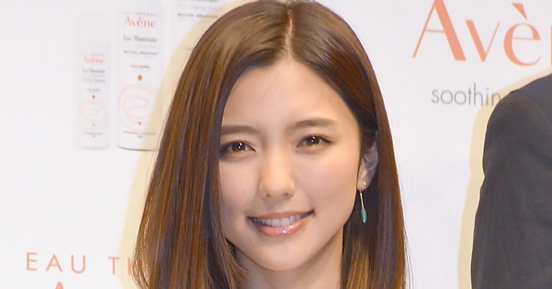 「かなりお久しぶり」真野恵里菜、“前髪あり”のイメチェンショットに反響「かわいい!」「似合ってますね」