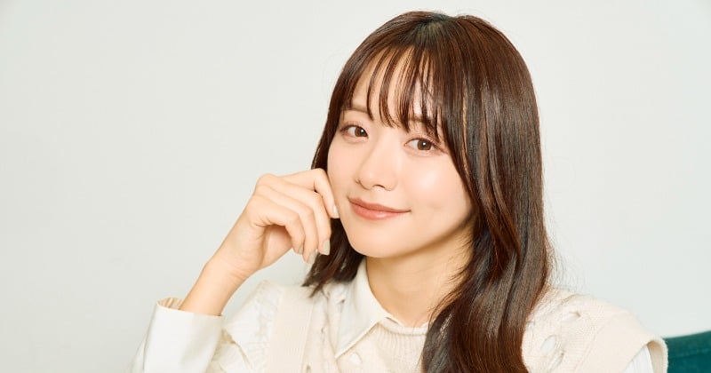 森香澄、ショーパンで美太もも&スラリ美脚魅せ 「癒された」「アンニュイ顔もいい感じ」の声続々
