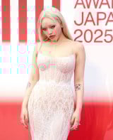 【MAJ】”出産から約半年”ちゃんみな、胸元あいた大胆シースルードレスでレカペ「えぐい」「ヴィーナスすぎる」 