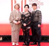 【MAJ】Mrs. GREEN APPLE、きらびやかな“和風の正装” 大森・若井・藤澤が三者三様にレカペ魅了 