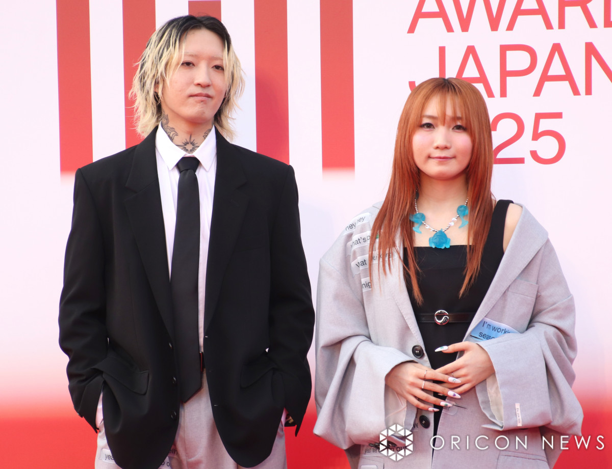 wMUSIC AWARDS JAPAN 2025xbhJ[ybgɓoꂵYOASOBI()AyaseAikura (C)ORICON NewS inc. 