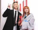 wMUSIC AWARDS JAPAN 2025x͂ݎނɏoȂYOASOBI()AyaseAikura(C)ORICON NewS inc. 