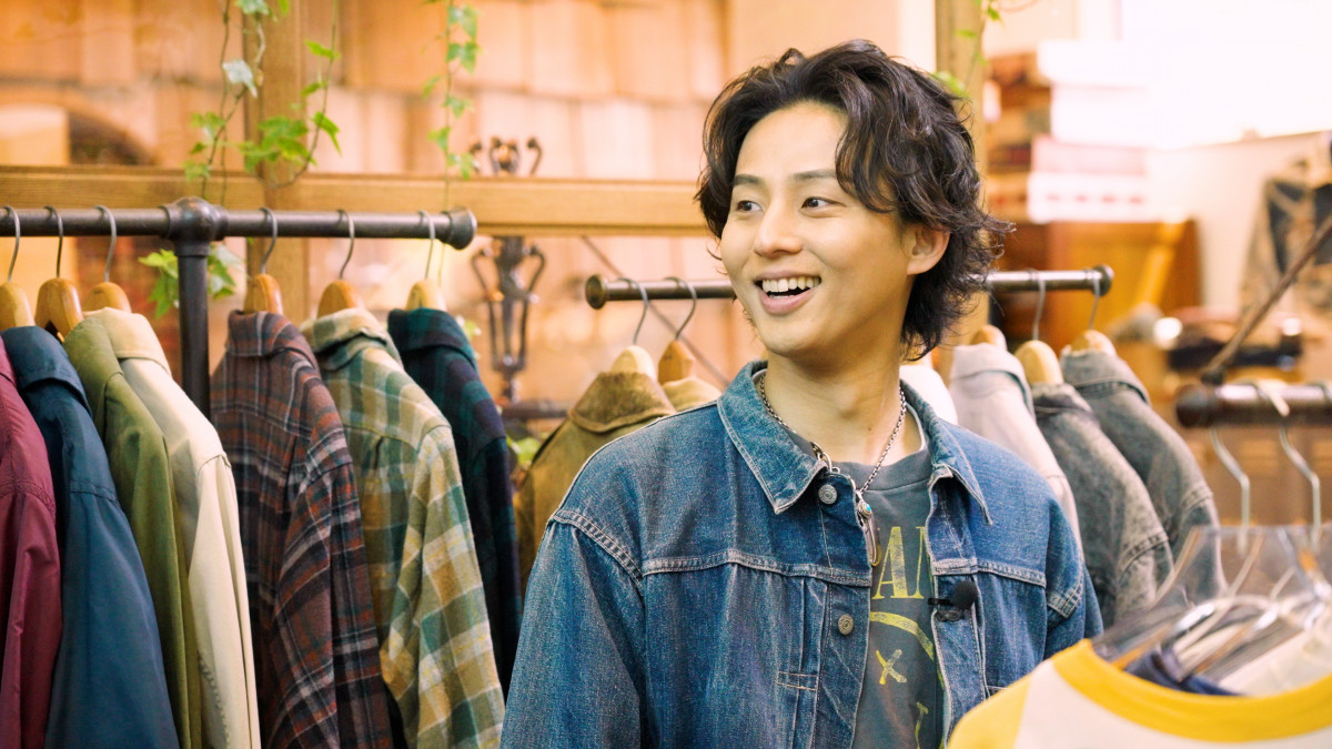 チャンピオン　reverse weave 藤ヶ谷太輔　藤ヶ谷　着用　VCM 藤ヶ谷太輔、新潟で古着屋探訪 店主こだわりのコーディネートも披露