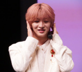 �f��w�N���g�N�x�c�x�̊�����I���ʉ�ɓo�d����MAZZEL�ENAOYA (C)ORICON NewS inc. 