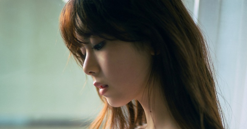 乃木坂46筒井あやめ、美スタイルに大人の表情…初公開の黒ランジェリー