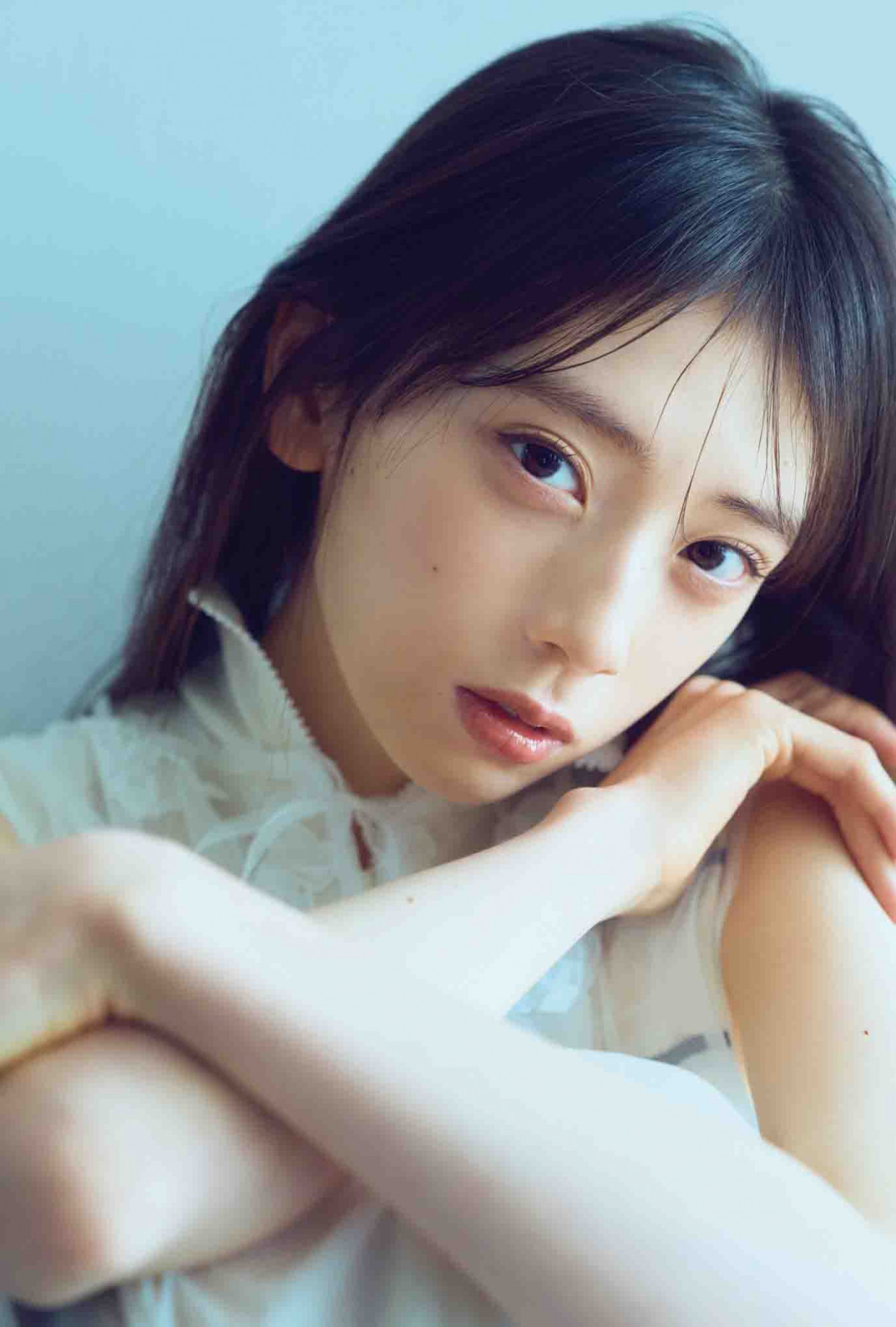 乃木坂46・6期生センター矢田萌華、ソロ初表紙を飾る 圧倒的