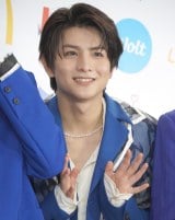 超特急・柏木悠　“姉”の自宅でスリーショット「美男美女しかいない」「こんな弟羨ましい」 