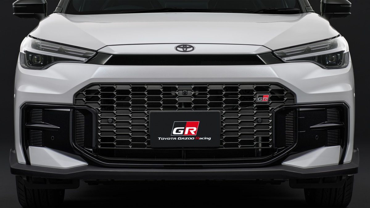 TOYOTA GR フロントバンパー ホワイト/ブラック
